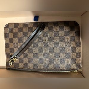 Authentic Louis Vuitton Damier Pouchette